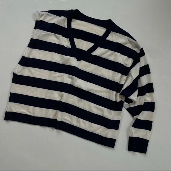 MAISON KITSUNÉ Striped V-Neck Sweater Small NWOT - Picture 3 of 4